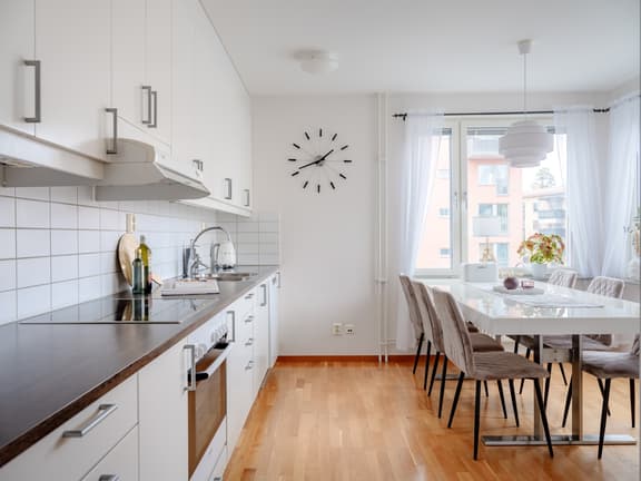 Kung Agnes väg 12, Sollentuna