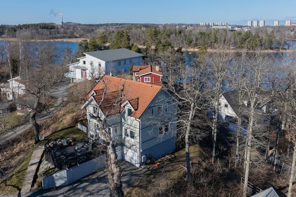 Länsvägen 30, Huddinge