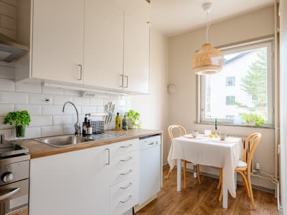 Bäckvägen 68B, Midsommarkransen