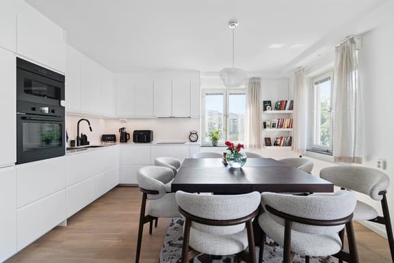 Mäster Simons väg 15, Solna