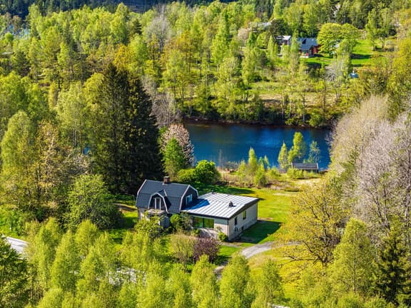 Fjäråsvägen 82, Mark