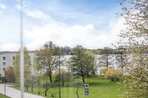 Aron Lindgrens väg 2, Järfälla