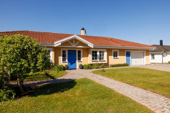 Hallblommagatan 7, Kumla