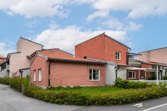 Travgatan 62, Upplands Väsby