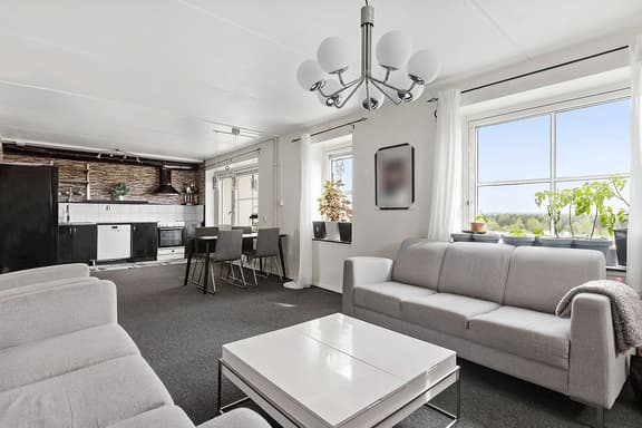 Poesigatan 22, Örebro