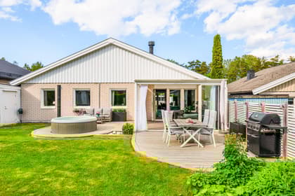 Åkerbärsvägen 8, Hemmesta