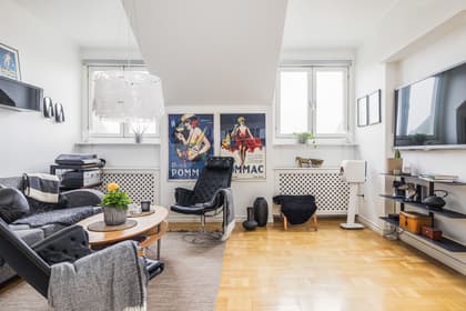 Nybrogatan 17, Centrum