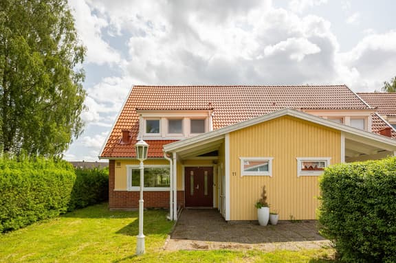 Gullhönevägen 11, Skövde