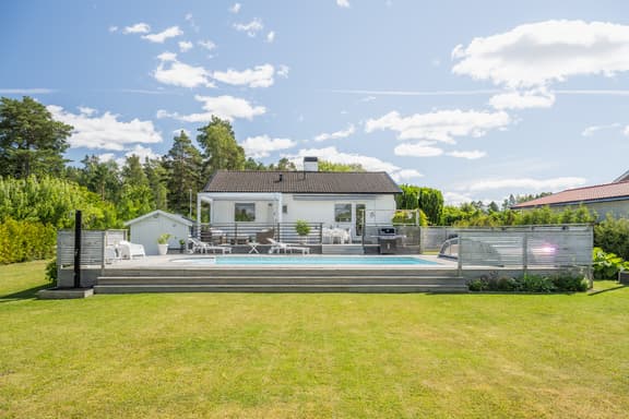 Hällenvägen 4, Håbo