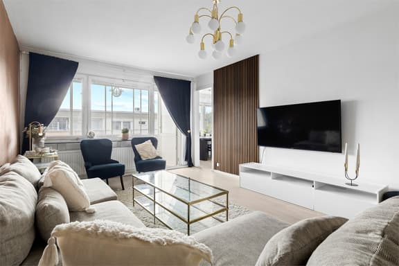 Hallonvägen 104, Upplands-Bro