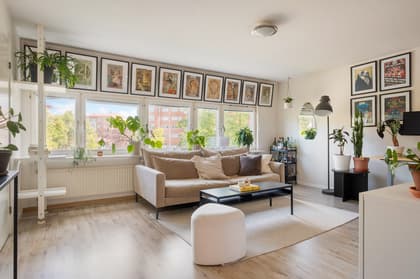 Fallskärmsgatan 9, Skarpnäck