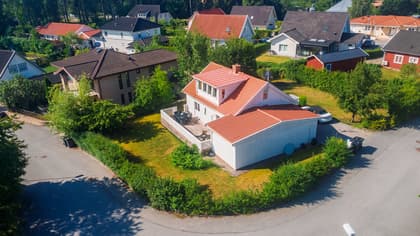 Agnes Söderlunds väg 10, Lina Hage