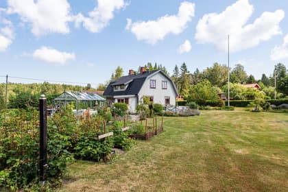 Källtorpsvägen 1, Roslagsbro