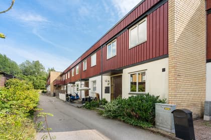 Östastigen 62, Ronna