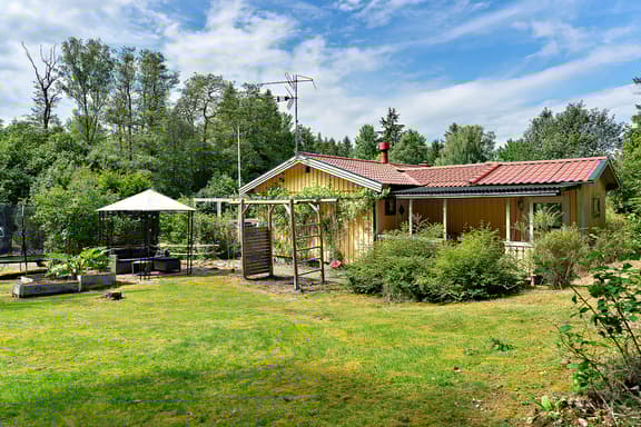 Lövsångarvägen 2, Södertälje