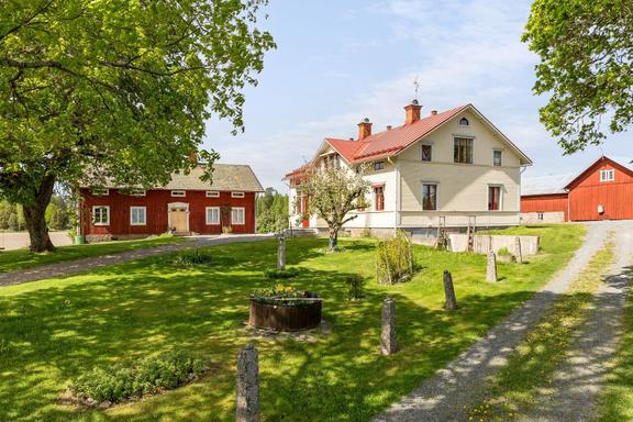 Nora-Stalbo 1:15, Heby