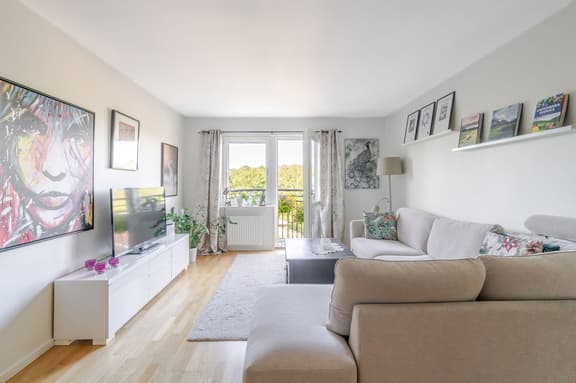 Slussbrovägen 49, Österåker