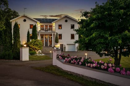 Strandvägen 1B, Centralt