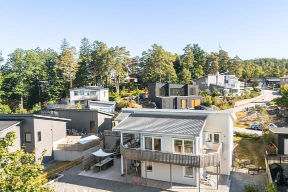 Kyrkstallsvägen 10, Mark