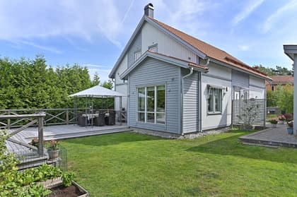 Blåbärsslingan 27, Älta