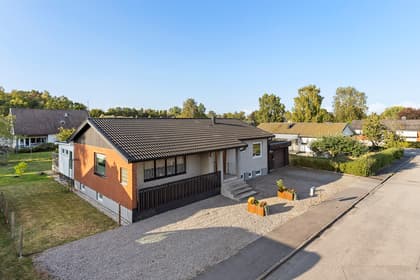 Blockvägen 4, Väster