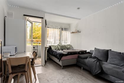 Solvändegatan 1D, Almhög