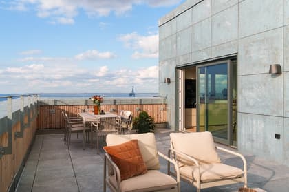 Dockplatsen 5, Dockan