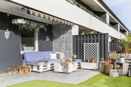 Soprangatan 7, Almvik