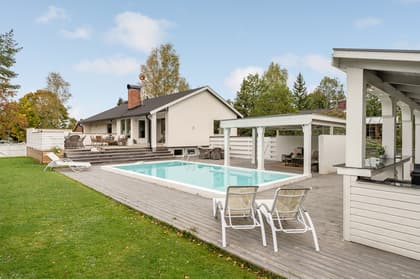 Skvadronvägen 10, Bällsta