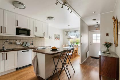 Peders väg 77, Östra Främby