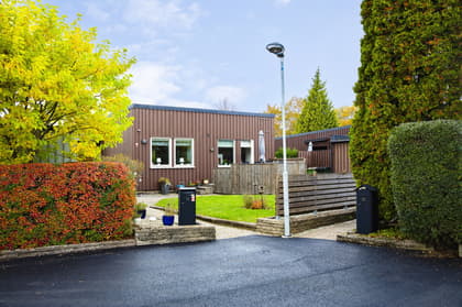 Mandelpilsgränd 12, Bara