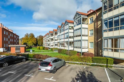 Larvigatan 27C, Väster