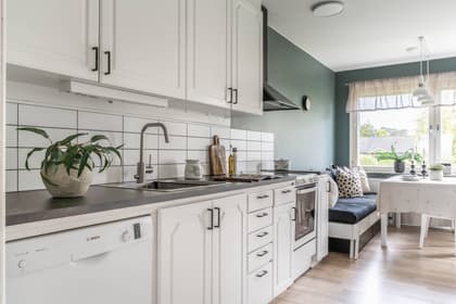 Kung Nils väg 11, Vä