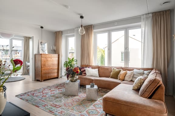 Kadettens gata 10, Täby