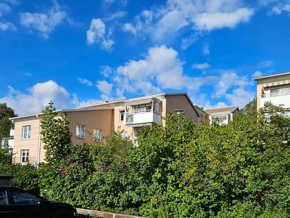 Högåsvägen 13, Centrum