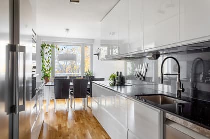 Medsolsbacken 17, Hässelby Strand