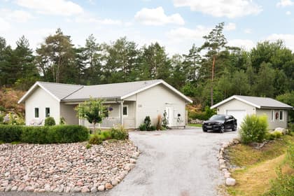 Mellan-Restad 338, Hålta