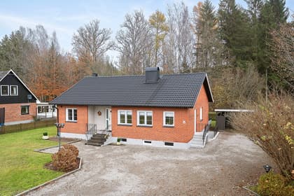 Emmislövsvägen 21, Broby