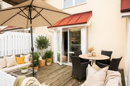 Fågelsångsgatan 2B, Centrum