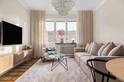 Bryggaregatan 22C, Väster