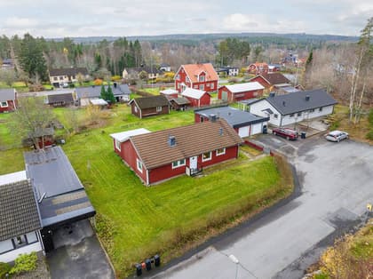 Johannes väg 5, Hult