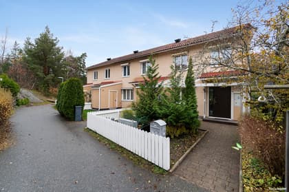 Ranunkelgränd 40, Tyresö Centrum