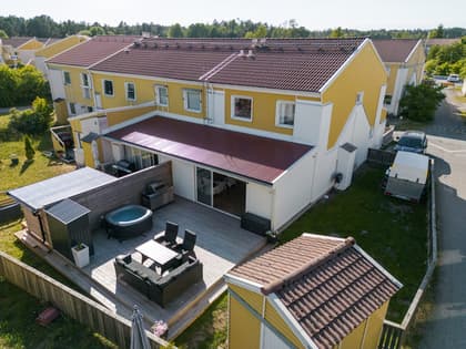 Östergården 116, Östergården