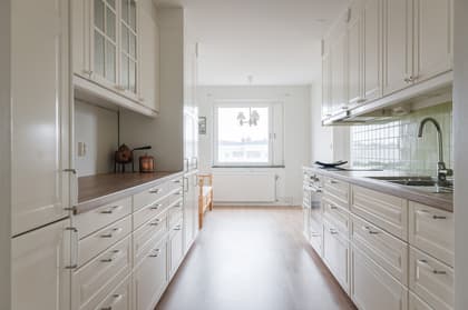 Karolingatan 24, Vita Höja