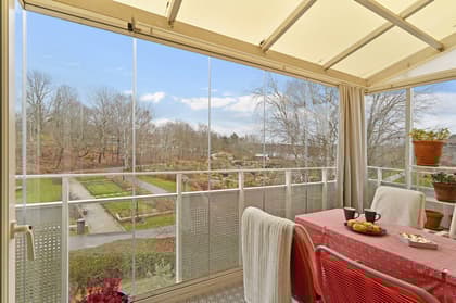 Farstaängsvägen 9, Farsta