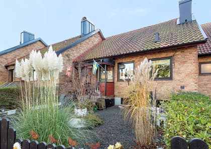 Hedvägen 105A, Väster