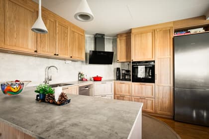 Modistvägen 40B, Hallerna