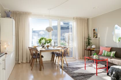 Tellusborgsvägen 90, Midsommarkransen