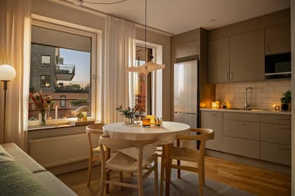 Revingegatan 12B, Centrum