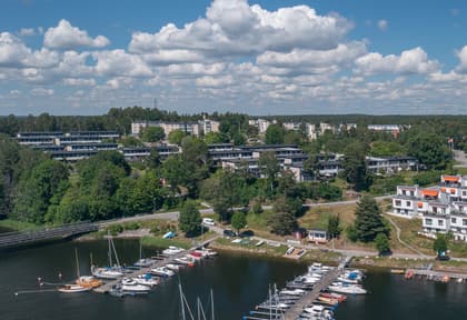 Karl Martins väg 4, Centrala